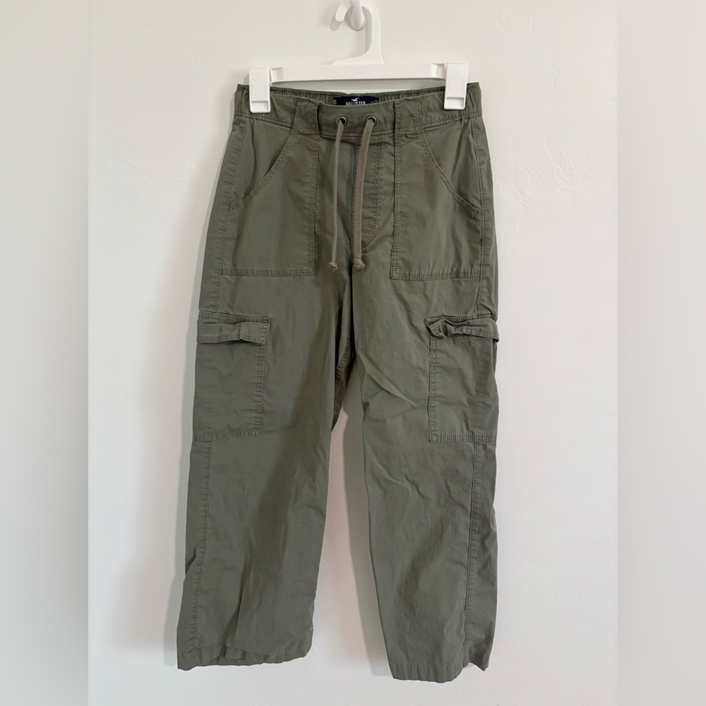 Hollister Adjustable-Rise Baggy Cargo Pants – Size XS
